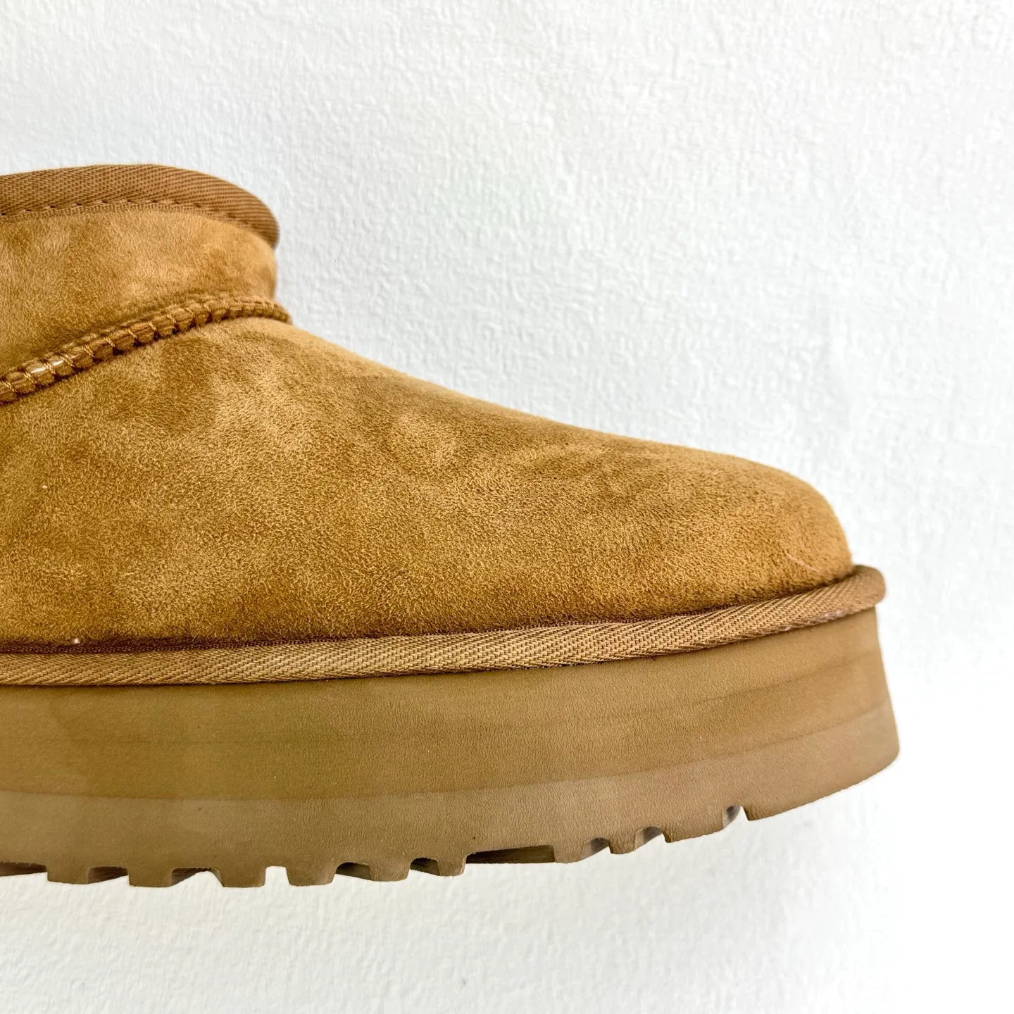 Self-pickup 💰440 Zhou Dongyu mini three-centimeter series snow boots/maroon gray black antelope brown carefully selected Longfeng sheep fur, fine texture, skin-friendly and breathable. The shoe collar is designed with simple tailoring. Easy to put on and take off. Fashionable personality. Comfortable Treadlite by ugg light wing EVA outsole. Comfortable cushioning. Size: 35 36 37 38 39 40